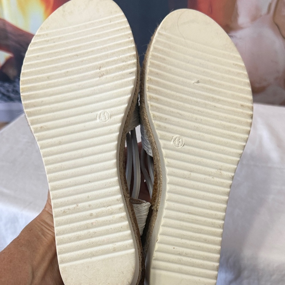 Elegant White Espadrille Wedges - Picture 6 of 6